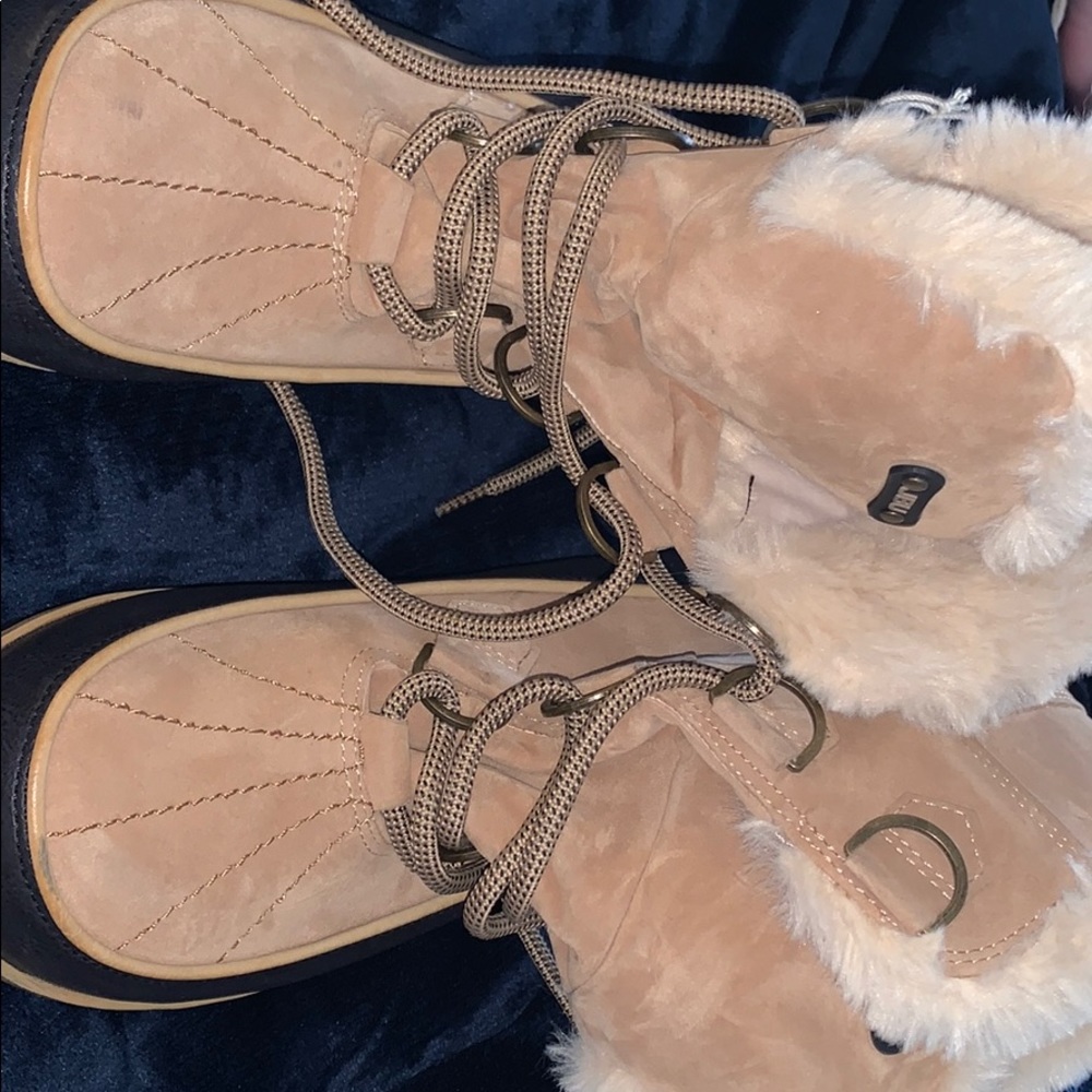 boots size 9 NEVER WORN